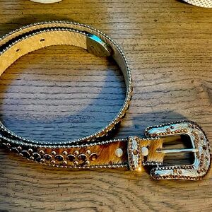 B. B. Simon women’s belt